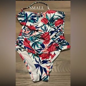 3/30$ One piece floral swimsuit